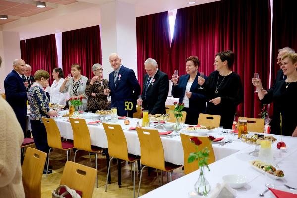 27d98b01606bf16d3968c44a9facde66