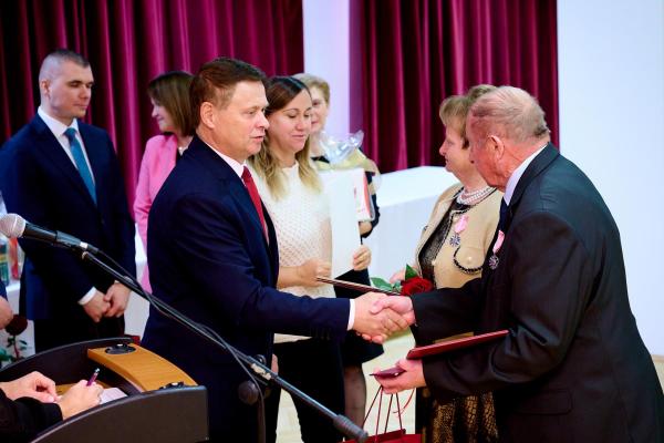 49b8d0df9e55d2b780fbe08dff2f842b