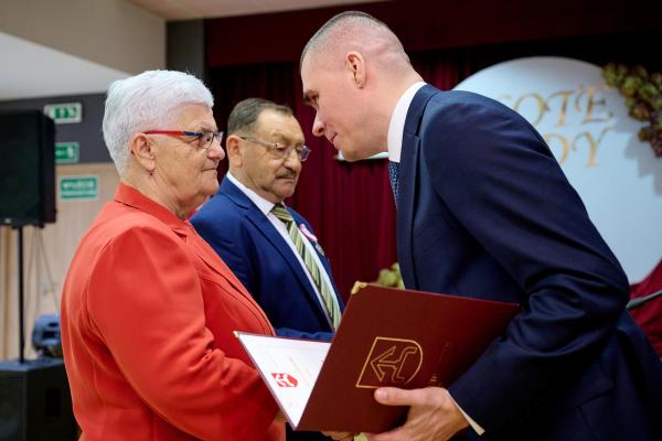 ab8d7133fe99057c99f5d78c436b13ef