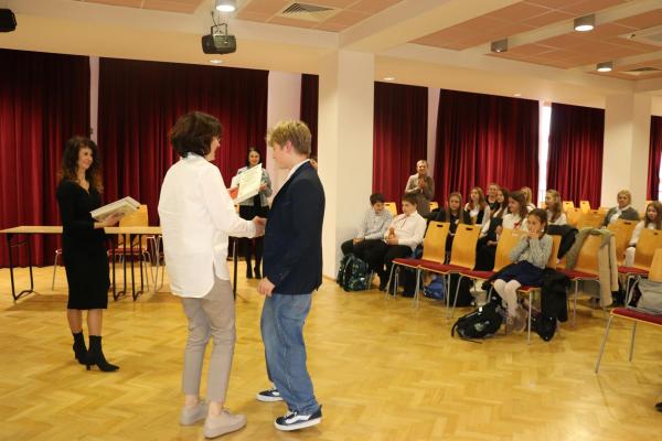 e9de4948bc1a1eadda413a64151ef229