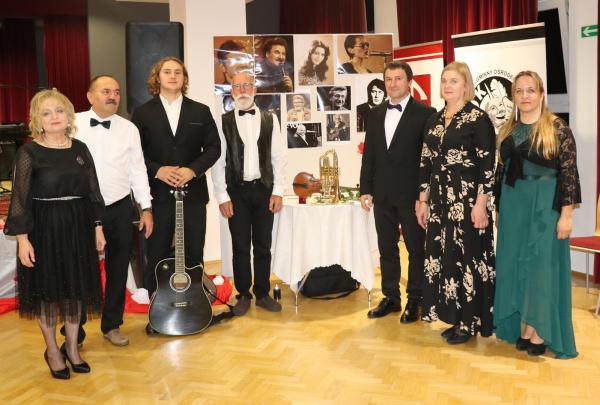 f993e922778ee101736a7e05f9ef33ad