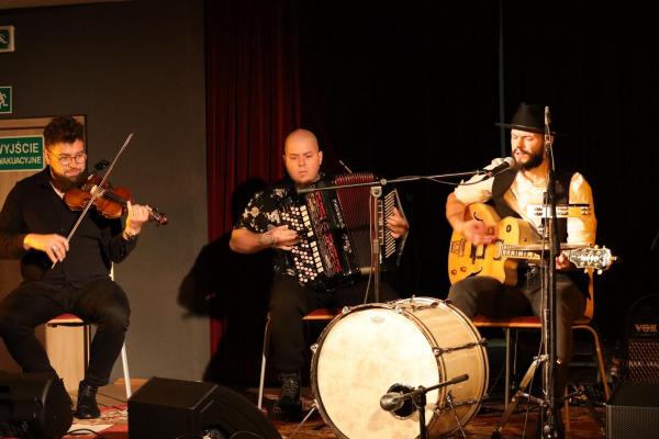 ee69a7f38d1ad61a11f8c5a2d8378f87