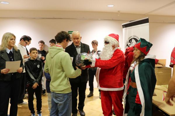 6b4acaf960557497e94a70647de69c53