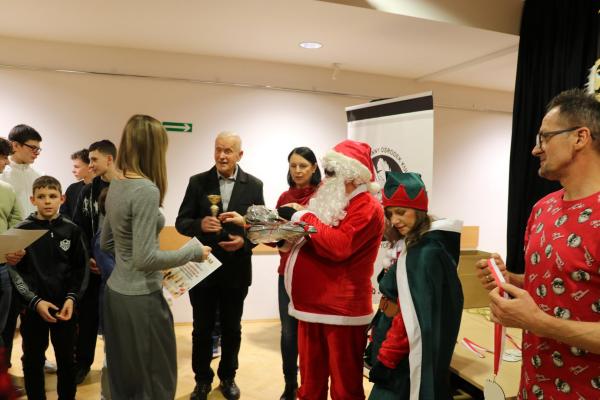 4d9e68424f302fab74e3e74540367d94