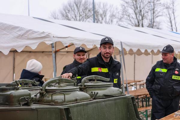 7ae4cd73a5588a6d5ad60540c9f93f30