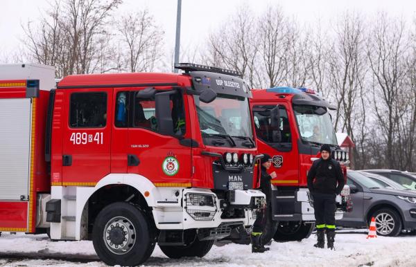 fe6e3837abc8508eafacb9baba751bfd