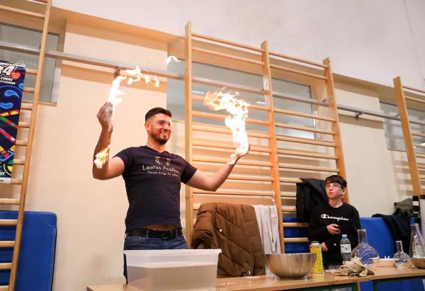 3f0847d9e51621d895fcc84831816b10